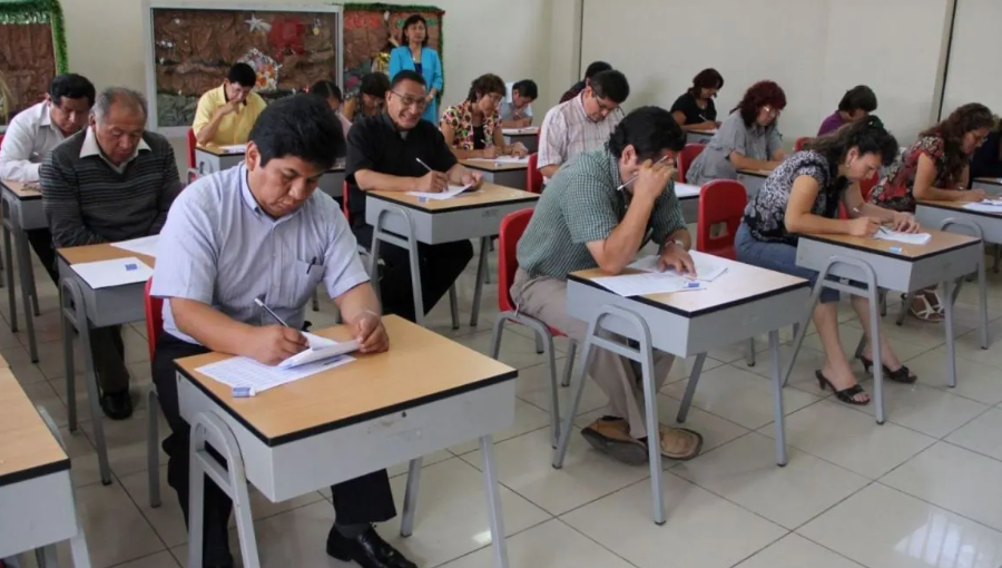 Promulgan ley que promueve incorporar al magisterio a docentes que desaprobaron exámenesProbando Notas de prensa